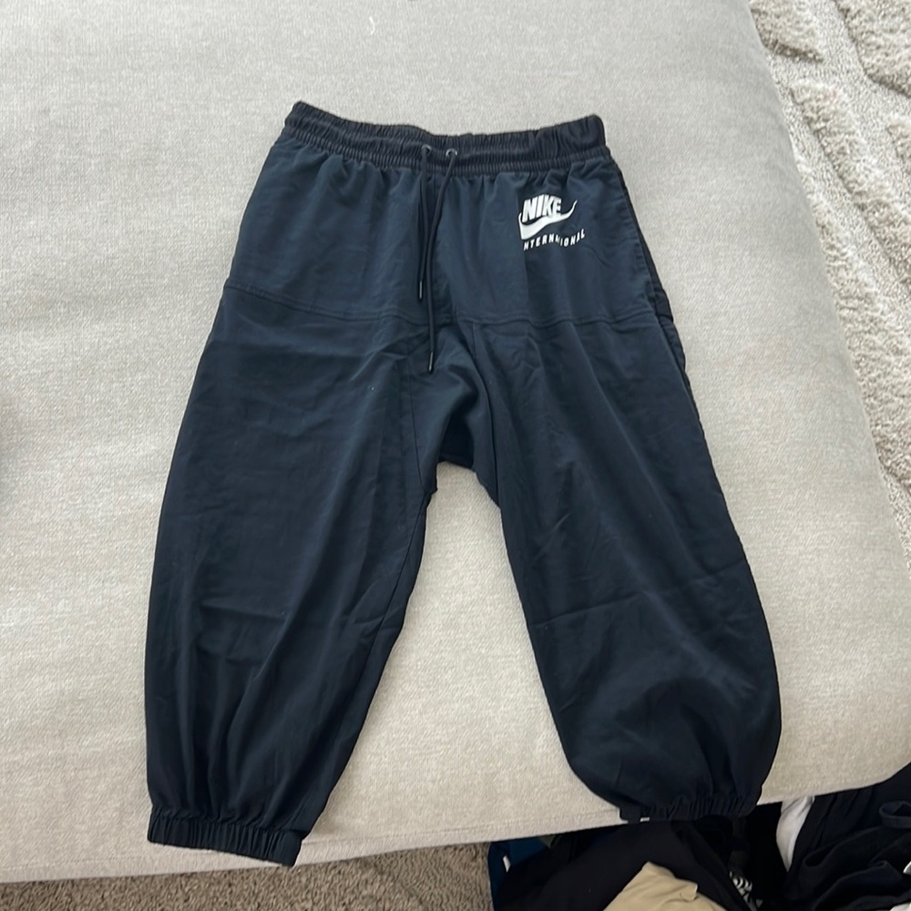 Nike wind breaker joggers